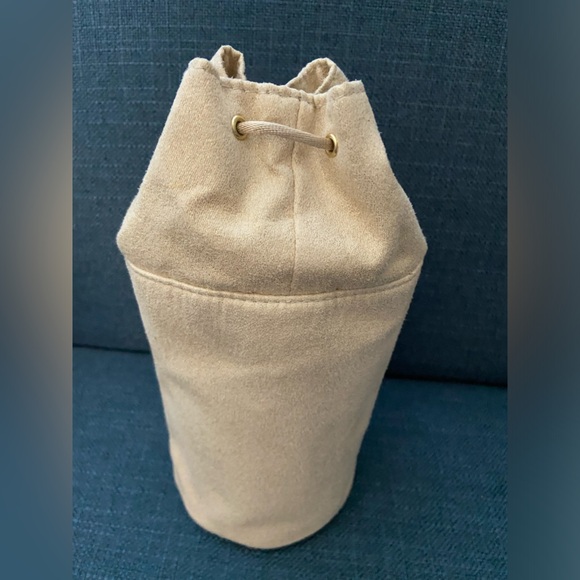 NWOT Bvlgari Travel Makeup Toiletries Organizer Drawstring Cream Cloth Gold Bag - Picture 3 of 11